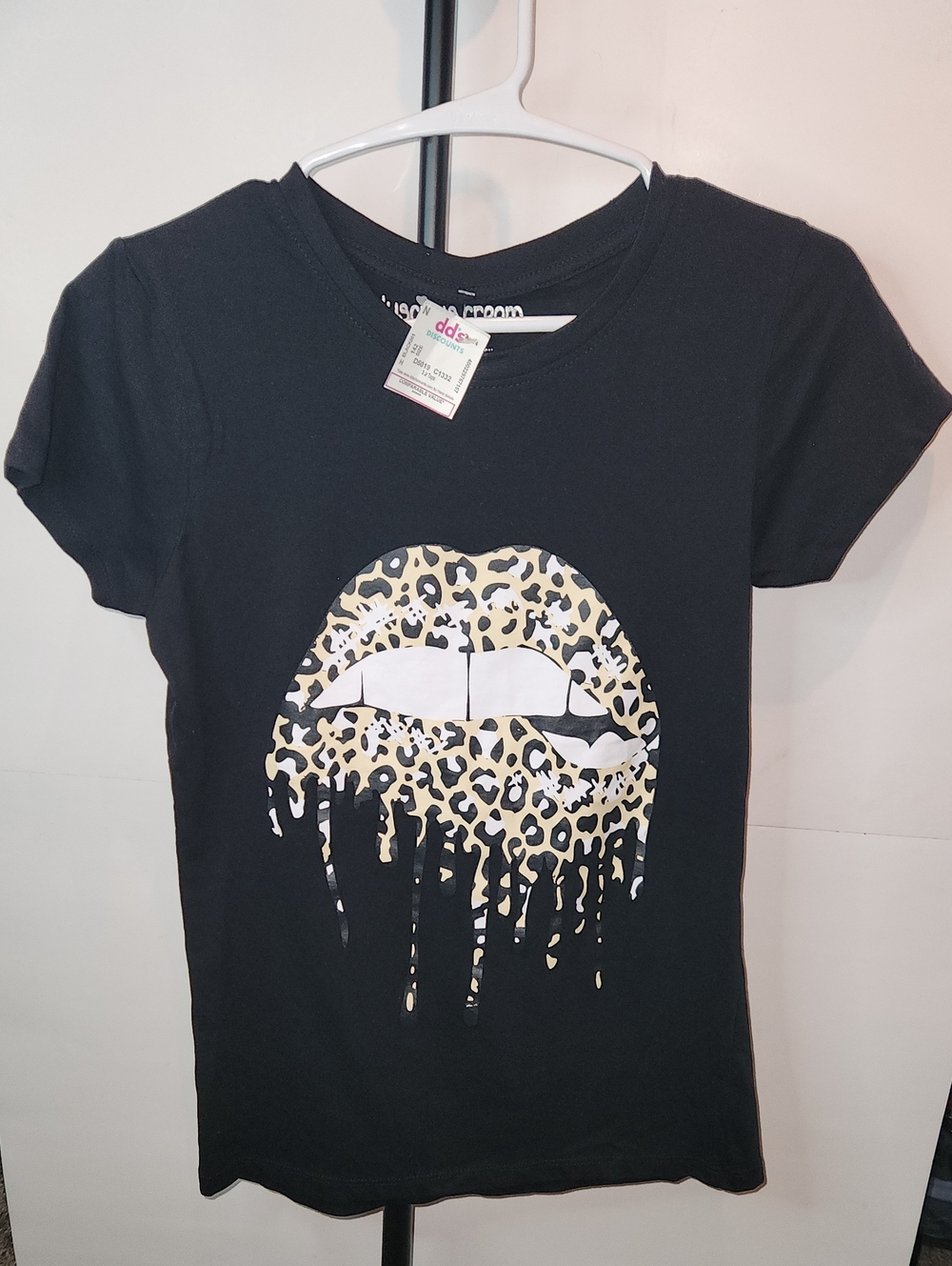 Girls junior. Size medium Black Graphic Tee with Leopard Drip Lips - 0023